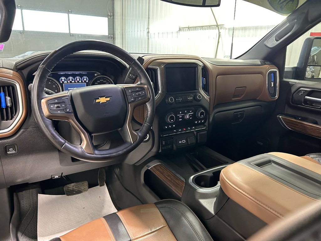 2022 Chevrolet SILVERADO 2500 High Country in Grand-Sault and Edmunston, New Brunswick - 7 - w1024h768px