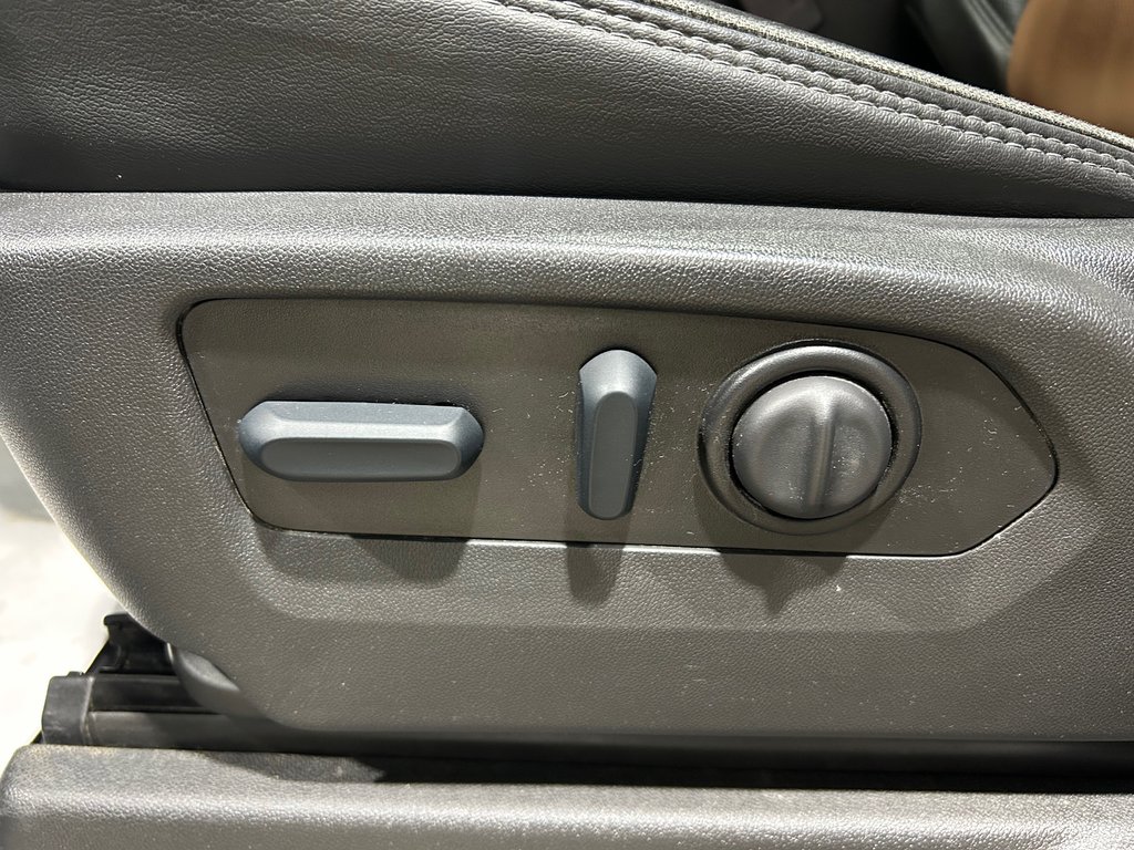 2022 Chevrolet SILVERADO 2500 High Country in Grand-Sault and Edmunston, New Brunswick - 10 - w1024h768px