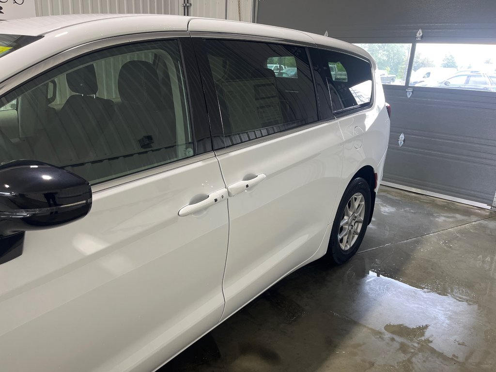 2024 Chrysler Grand Caravan SXT in Grand-Sault and Edmunston, New Brunswick - 7 - w1024h768px