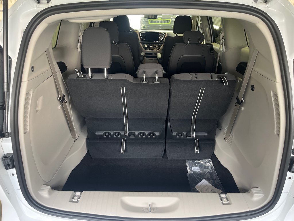 2024 Chrysler Grand Caravan SXT in Grand-Sault and Edmunston, New Brunswick - 9 - w1024h768px