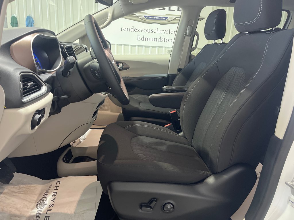 2024 Chrysler Grand Caravan SXT in Grand-Sault and Edmunston, New Brunswick - 15 - w1024h768px