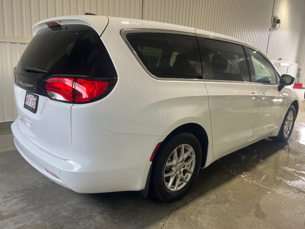 2024 Chrysler Grand Caravan SXT in Grand-Sault and Edmunston, New Brunswick - 5 - w1024h768px