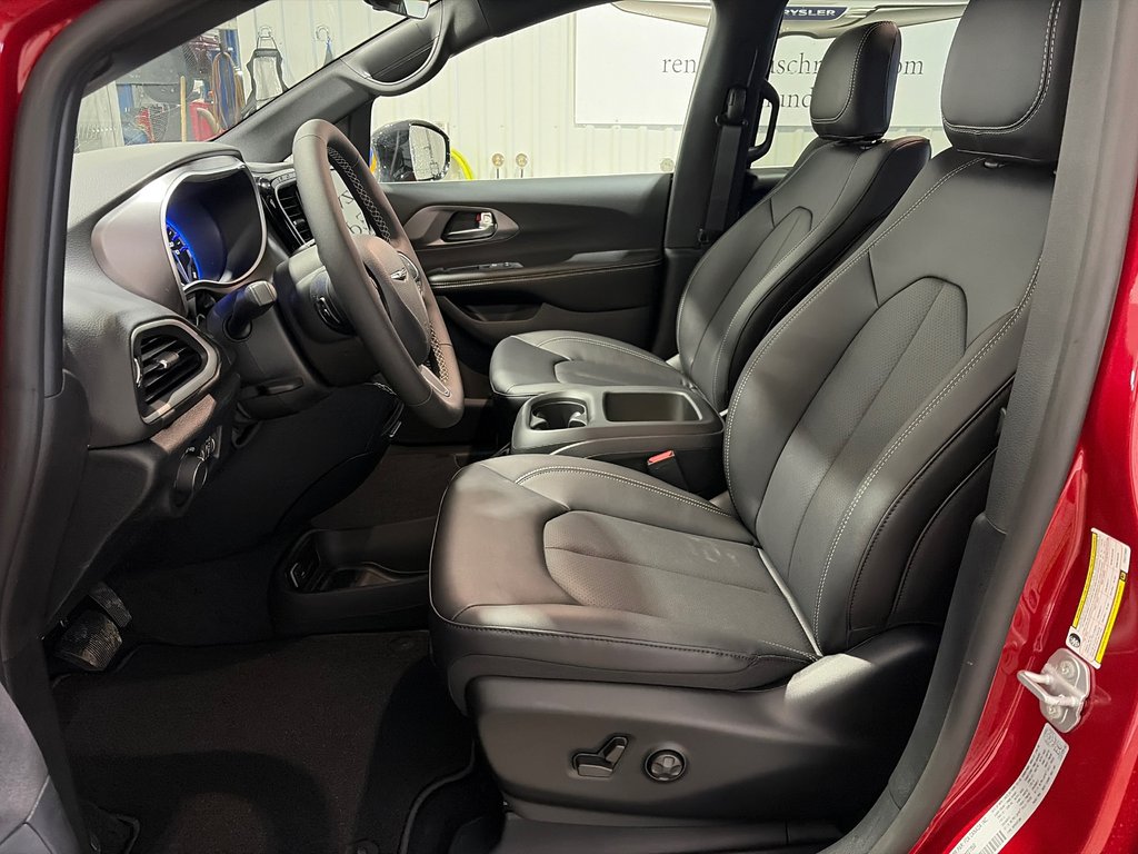 2026 Chrysler Grand Caravan SXT in Grand-Sault and Edmunston, New Brunswick - 11 - w1024h768px