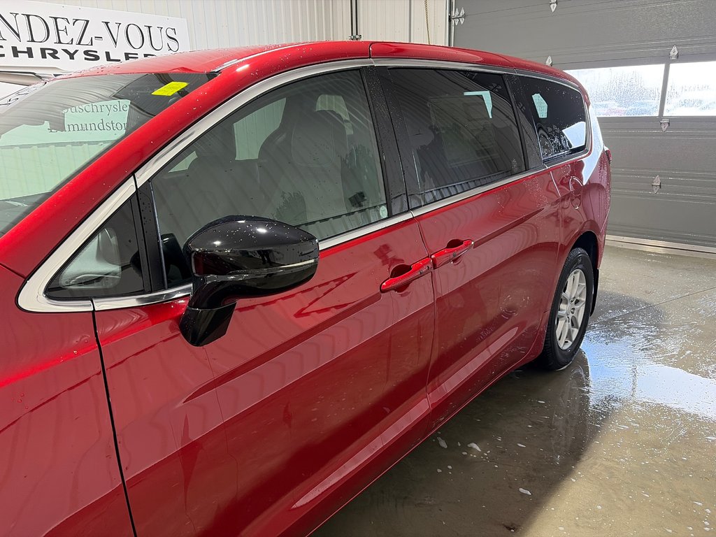 2026 Chrysler Grand Caravan SXT in Grand-Sault and Edmunston, New Brunswick - 7 - w1024h768px