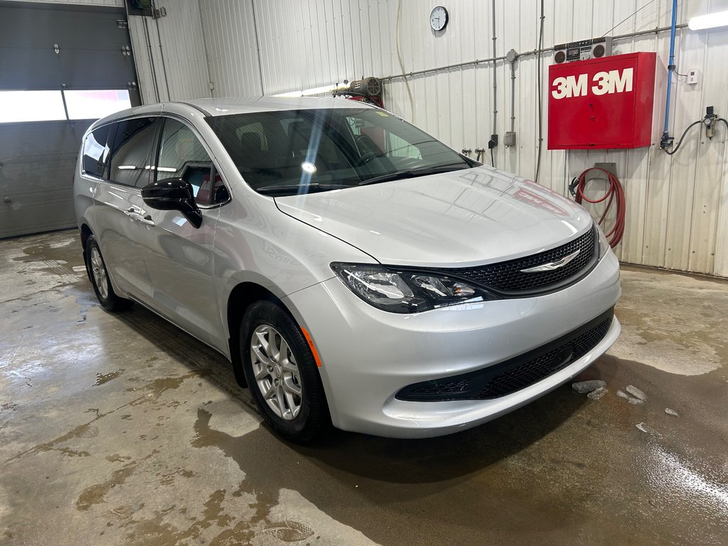 2026 Chrysler Grand Caravan SXT in Grand-Sault and Edmunston, New Brunswick - 3 - w1024h768px