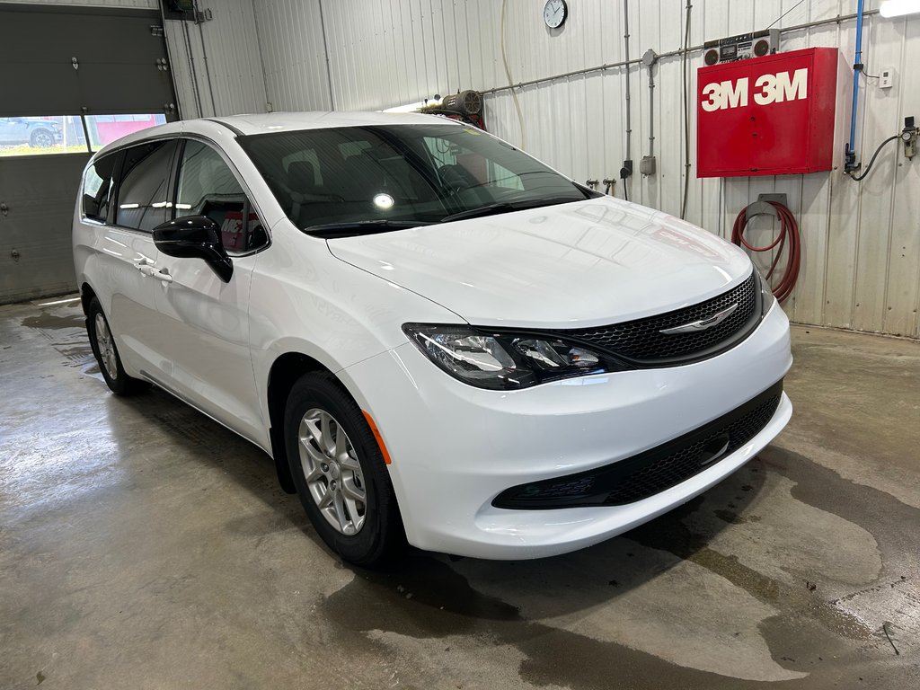 Chrysler Grand Caravan SXT 2027 à Grand-Sault et Edmunston, Nouveau-Brunswick - 3 - w1024h768px