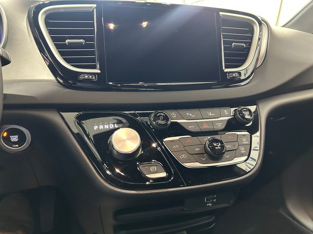 2027 Chrysler Grand Caravan SXT in Grand-Sault and Edmunston, New Brunswick - 12 - w1024h768px