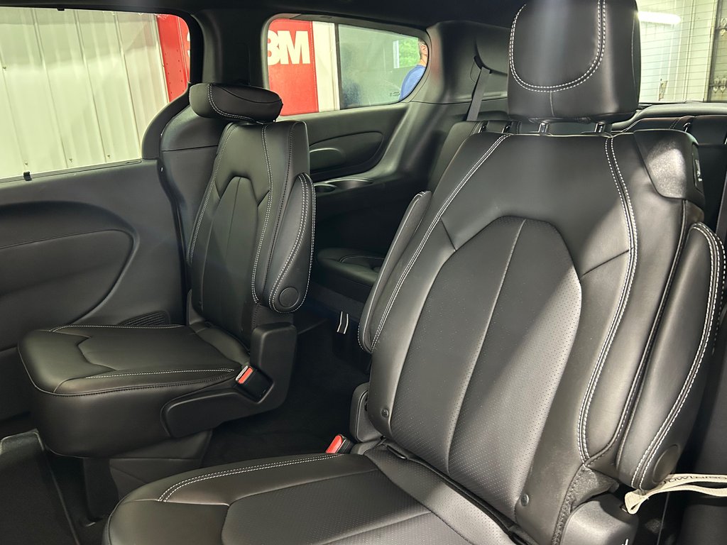 2027 Chrysler Grand Caravan SXT in Grand-Sault and Edmunston, New Brunswick - 8 - w1024h768px