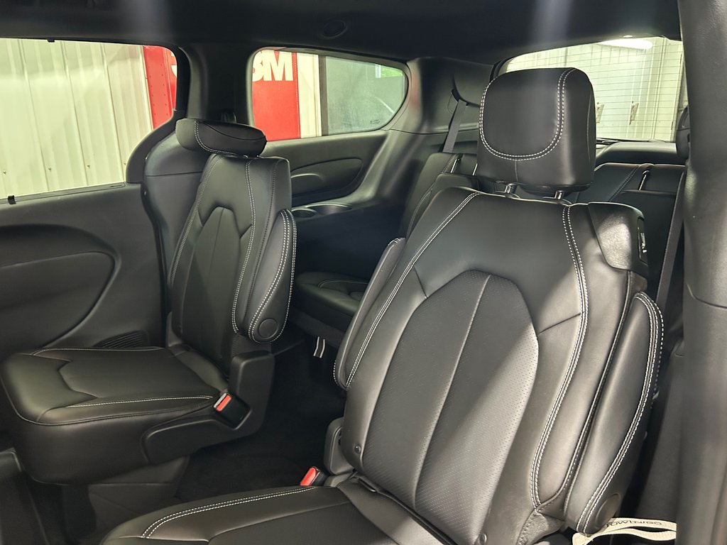 2027 Chrysler Grand Caravan SXT in Grand-Sault and Edmunston, New Brunswick - 9 - w1024h768px