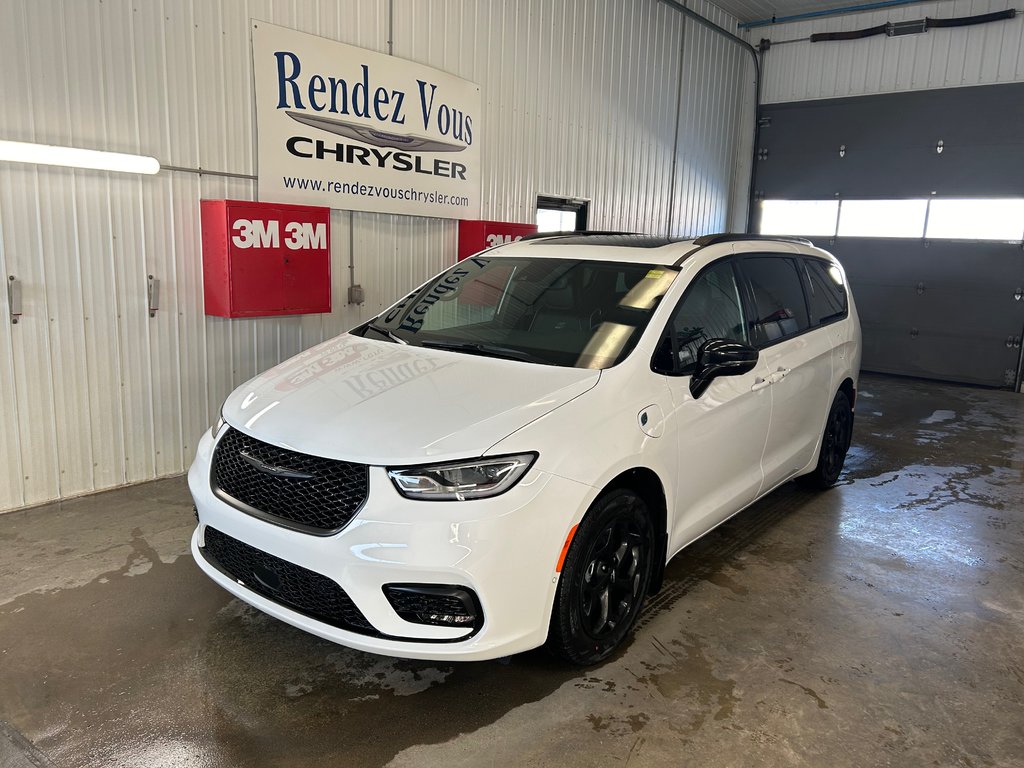 2024  Pacifica Hybrid PREMIUM S APPEARANCE in Grand-Sault and Edmunston, New Brunswick - 1 - w1024h768px