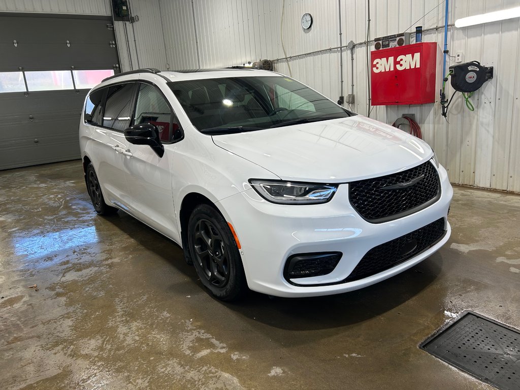 2024 Chrysler PACIFICA HYBRID PREMIUM S APPEARANCE in Grand-Sault and Edmunston, New Brunswick - 3 - w1024h768px