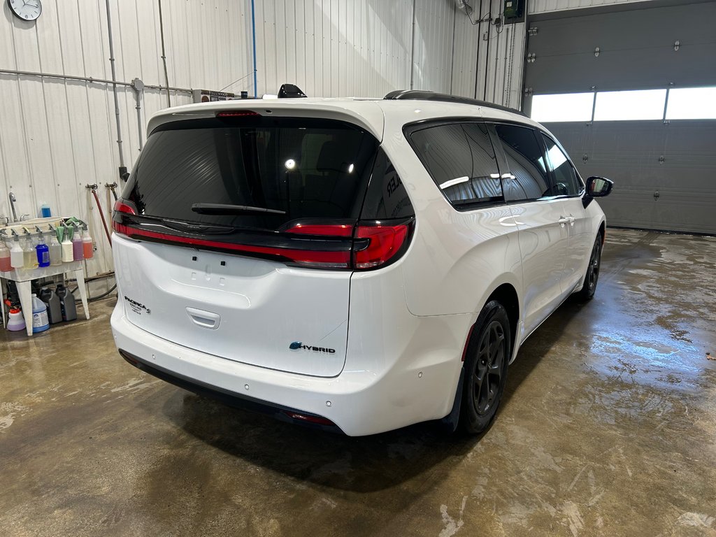 2024 Chrysler PACIFICA HYBRID PREMIUM S APPEARANCE in Grand-Sault and Edmunston, New Brunswick - 4 - w1024h768px