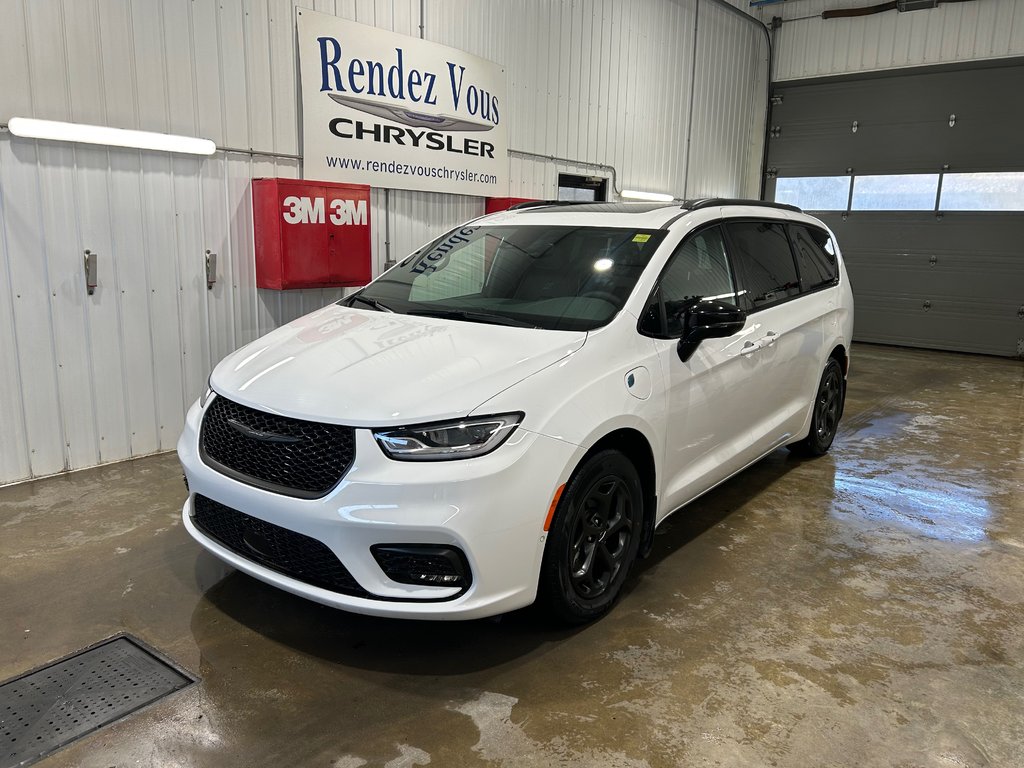 2024 Chrysler PACIFICA HYBRID PREMIUM S APPEARANCE in Grand-Sault and Edmunston, New Brunswick - 1 - w1024h768px
