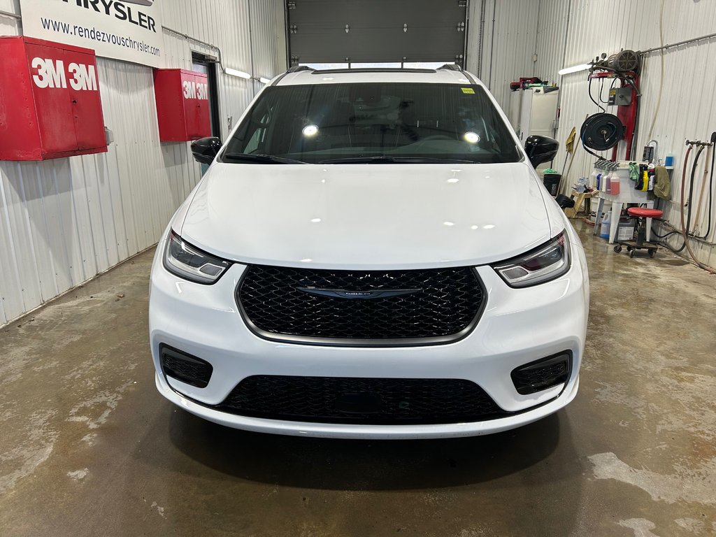 2024 Chrysler PACIFICA HYBRID PREMIUM S APPEARANCE in Grand-Sault and Edmunston, New Brunswick - 2 - w1024h768px