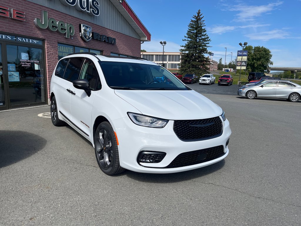 2024  Pacifica TOURING L in Grand-Sault and Edmunston, New Brunswick - 3 - w1024h768px