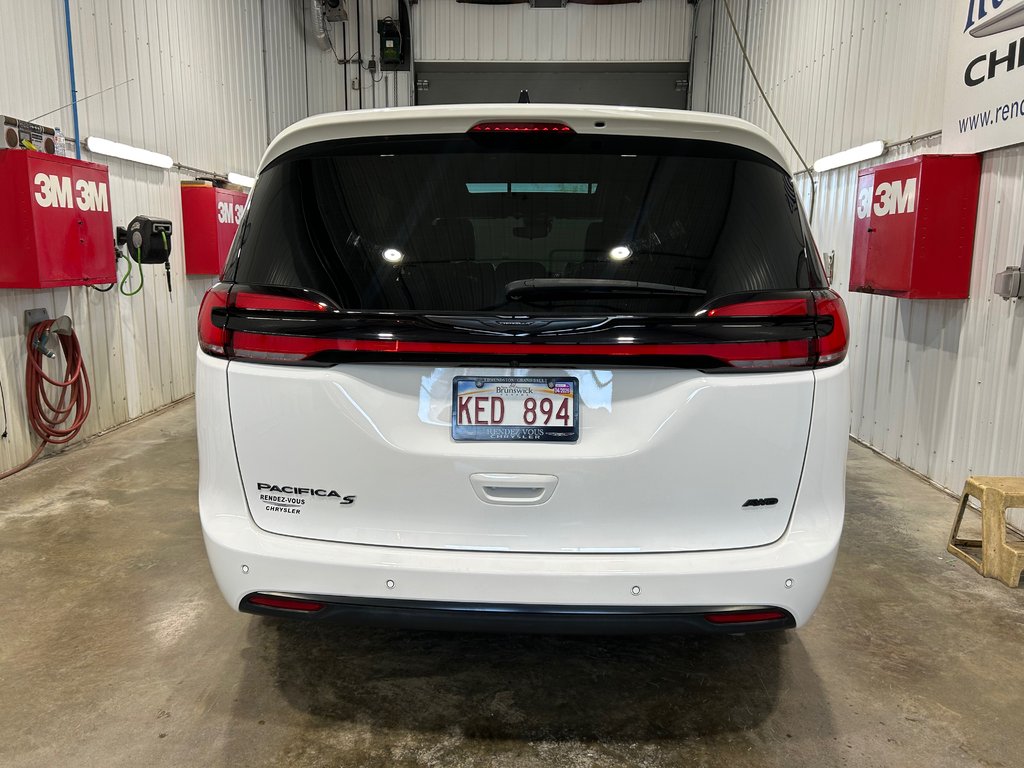 2024 Chrysler Pacifica TOURING-L in Grand-Sault and Edmunston, New Brunswick - 5 - w1024h768px