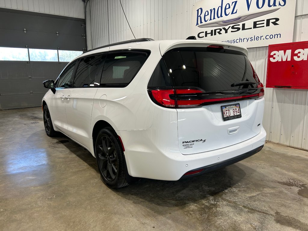 2024 Chrysler Pacifica TOURING-L in Grand-Sault and Edmunston, New Brunswick - 6 - w1024h768px
