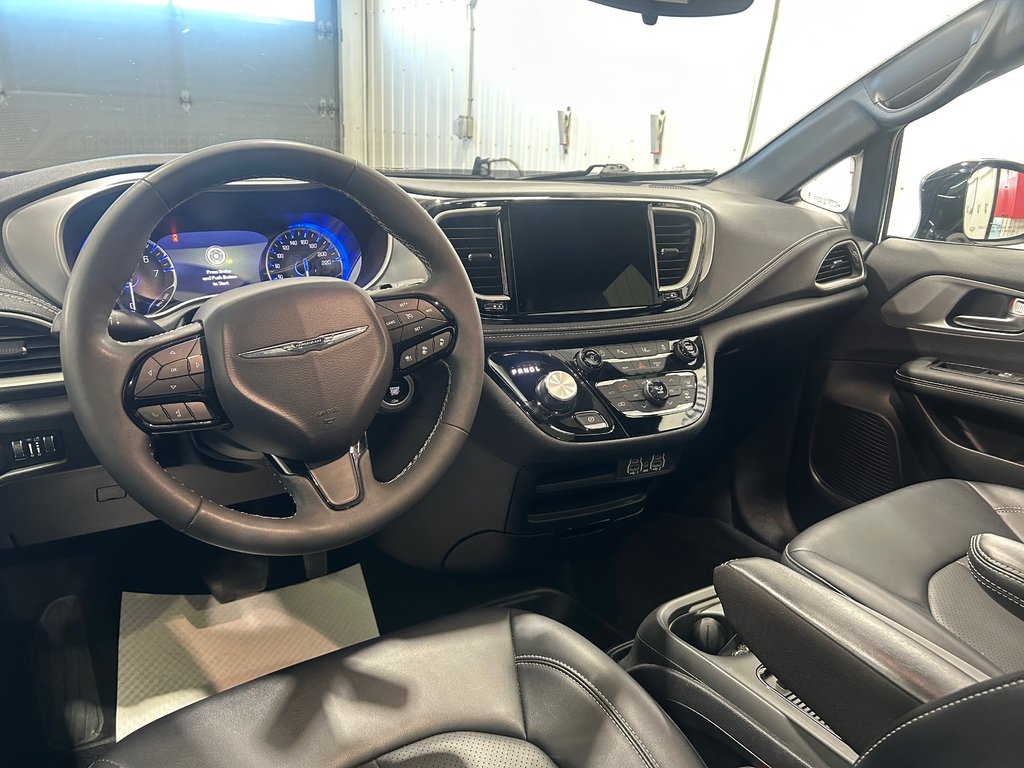 2024 Chrysler Pacifica TOURING-L in Grand-Sault and Edmunston, New Brunswick - 7 - w1024h768px