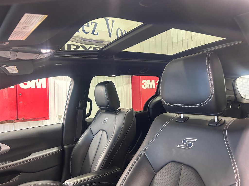 2024 Chrysler Pacifica TOURING-L in Grand-Sault and Edmunston, New Brunswick - 11 - w1024h768px