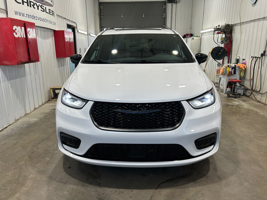 2024 Chrysler Pacifica TOURING-L in Grand-Sault and Edmunston, New Brunswick - 2 - w1024h768px