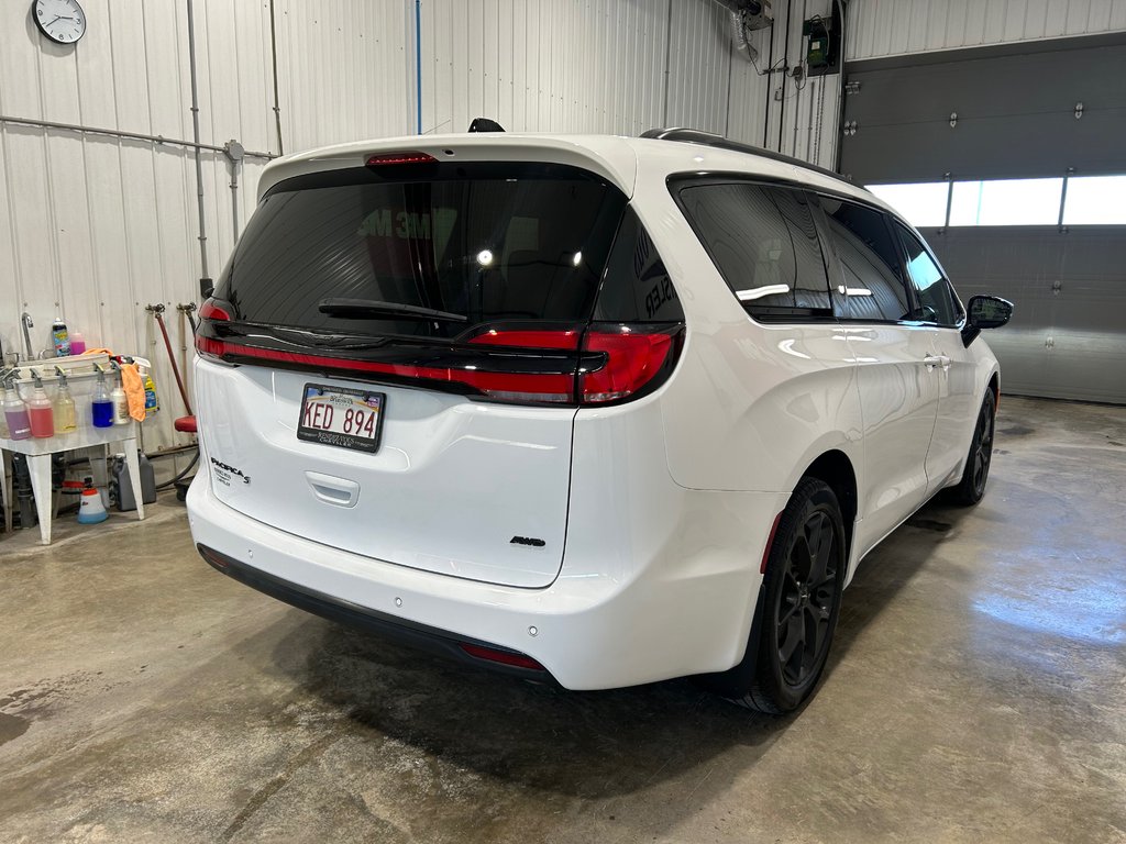 2024 Chrysler Pacifica TOURING-L in Grand-Sault and Edmunston, New Brunswick - 4 - w1024h768px