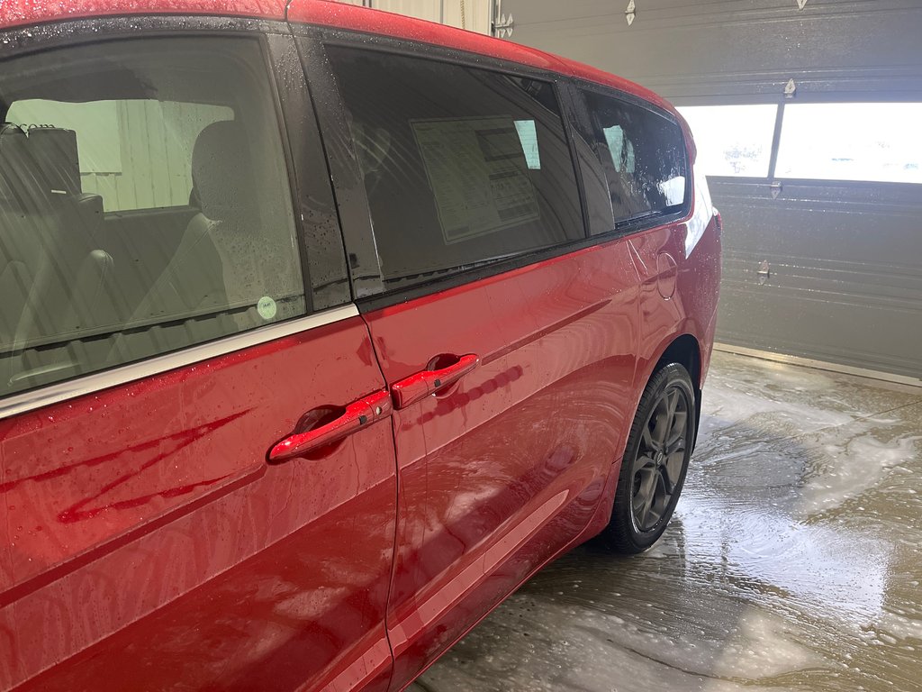 Chrysler Pacifica SELECT AWD 2026 à Grand-Sault et Edmunston, Nouveau-Brunswick - 7 - w1024h768px