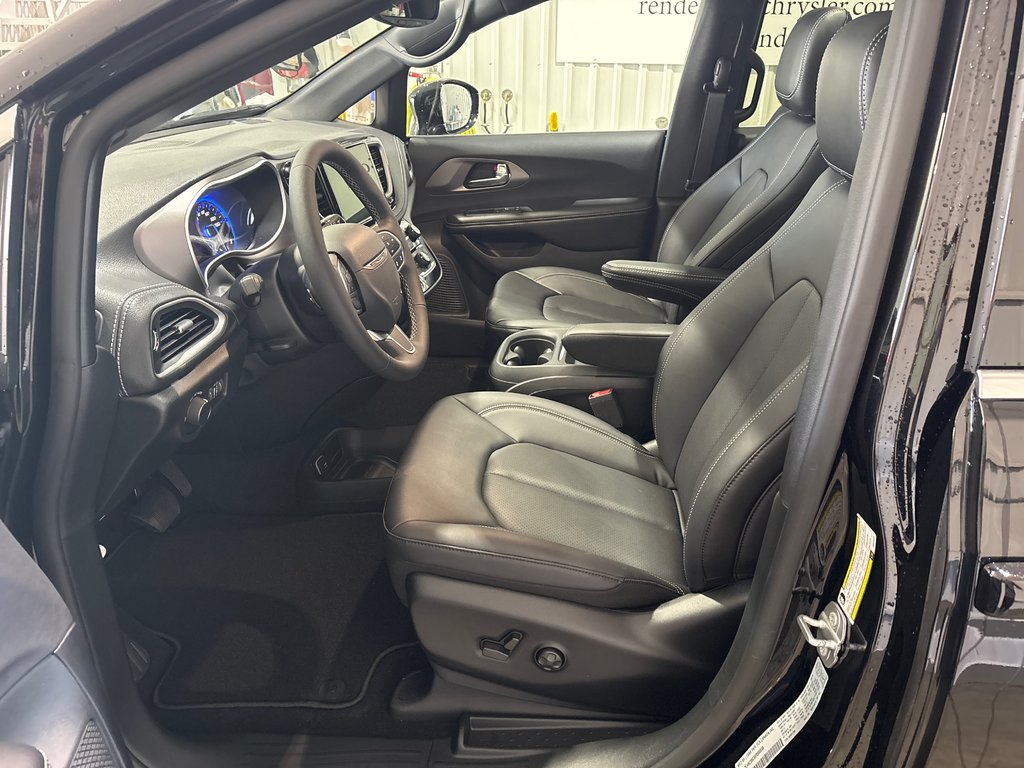 Chrysler Pacifica SELECT AWD 2027 à Grand-Sault et Edmunston, Nouveau-Brunswick - 8 - w1024h768px