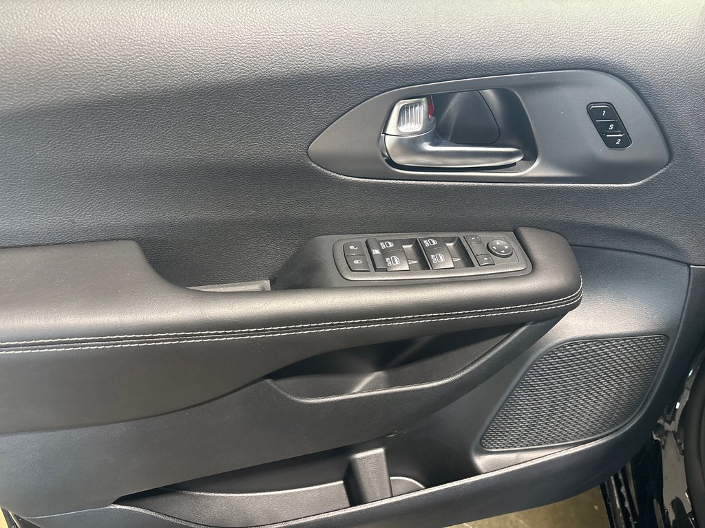 Chrysler Pacifica SELECT AWD 2027 à Grand-Sault et Edmunston, Nouveau-Brunswick - 9 - w1024h768px