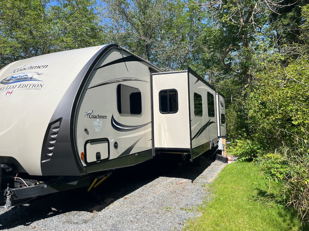 2016  TRAILER in Grand-Sault and Edmunston, New Brunswick - 3 - w1024h768px