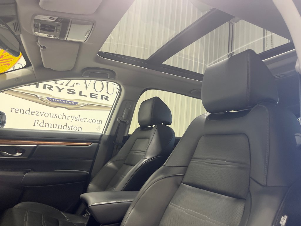 2022 Honda CR-V TOURING in Grand-Sault and Edmunston, New Brunswick - 14 - w1024h768px