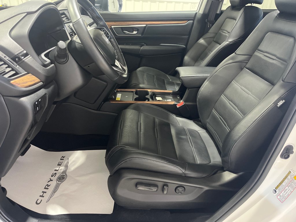 2022 Honda CR-V TOURING in Grand-Sault and Edmunston, New Brunswick - 13 - w1024h768px