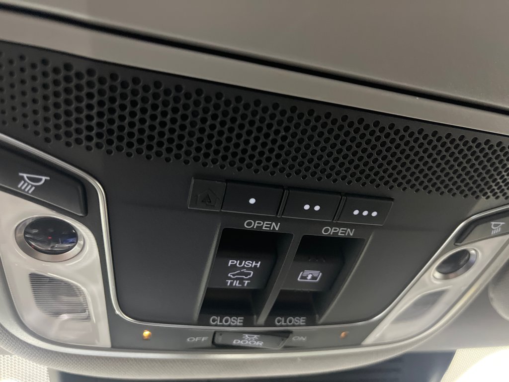 2022 Honda CR-V TOURING in Grand-Sault and Edmunston, New Brunswick - 20 - w1024h768px