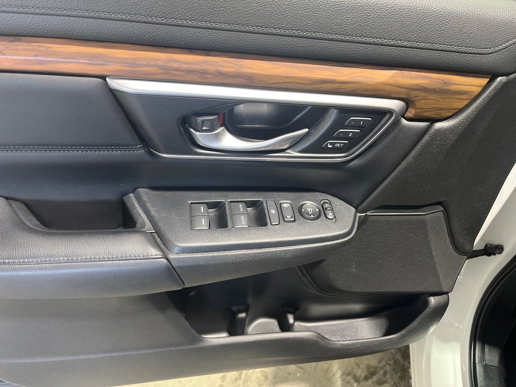 2022 Honda CR-V TOURING in Grand-Sault and Edmunston, New Brunswick - 12 - w1024h768px