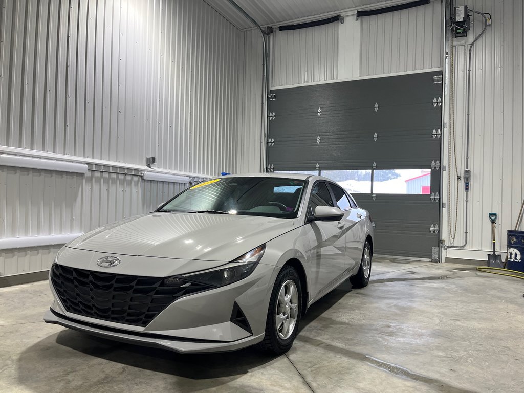 2022  Elantra Essential in Grand-Sault and Edmunston, New Brunswick - 1 - w1024h768px