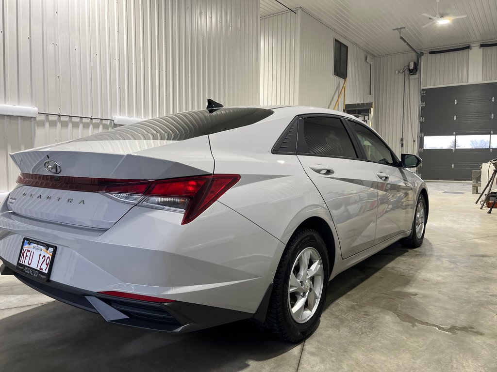 2022  Elantra Essential in Grand-Sault and Edmunston, New Brunswick - 4 - w1024h768px