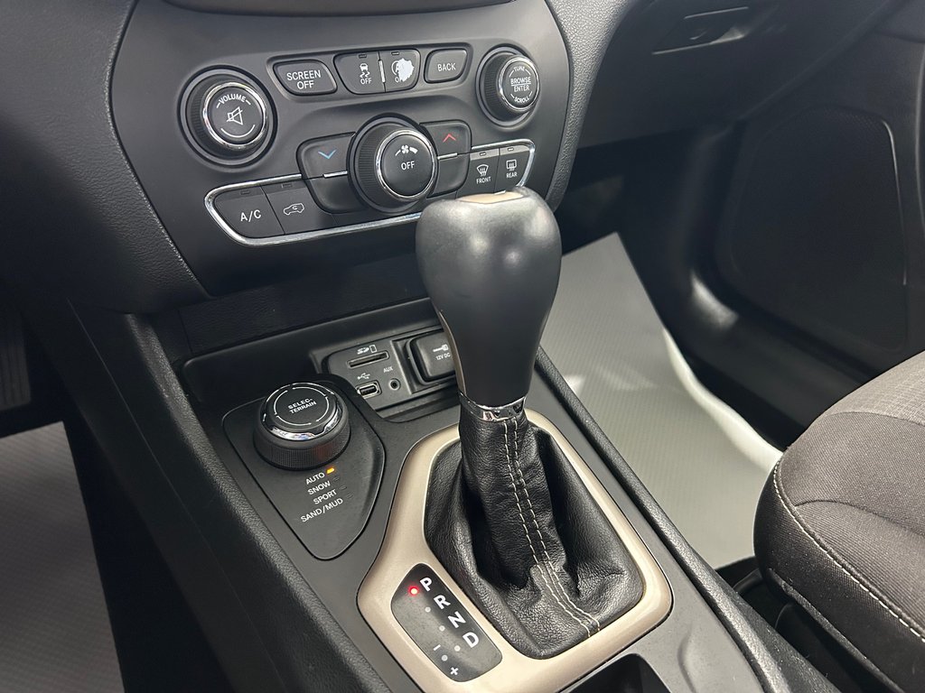 Jeep CHEROKEE North 2015 à Grand-Sault et Edmunston, Nouveau-Brunswick - 16 - w1024h768px