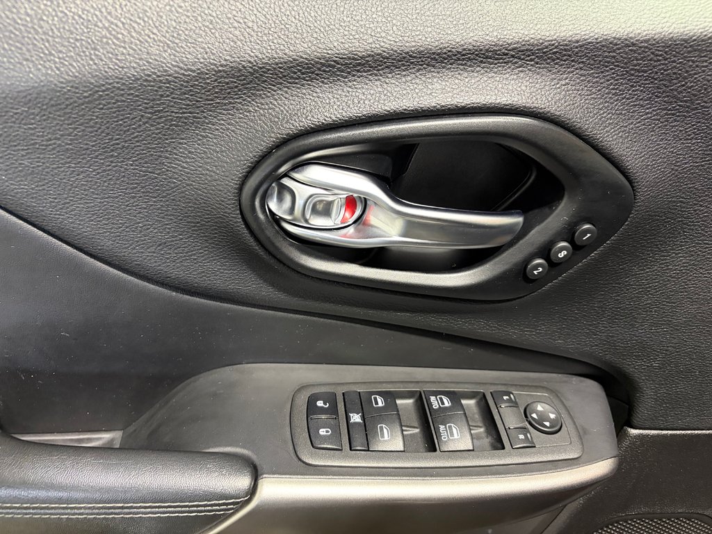 2021 Jeep CHEROKEE LIMITED High Altitude in Grand-Sault and Edmunston, New Brunswick - 12 - w1024h768px