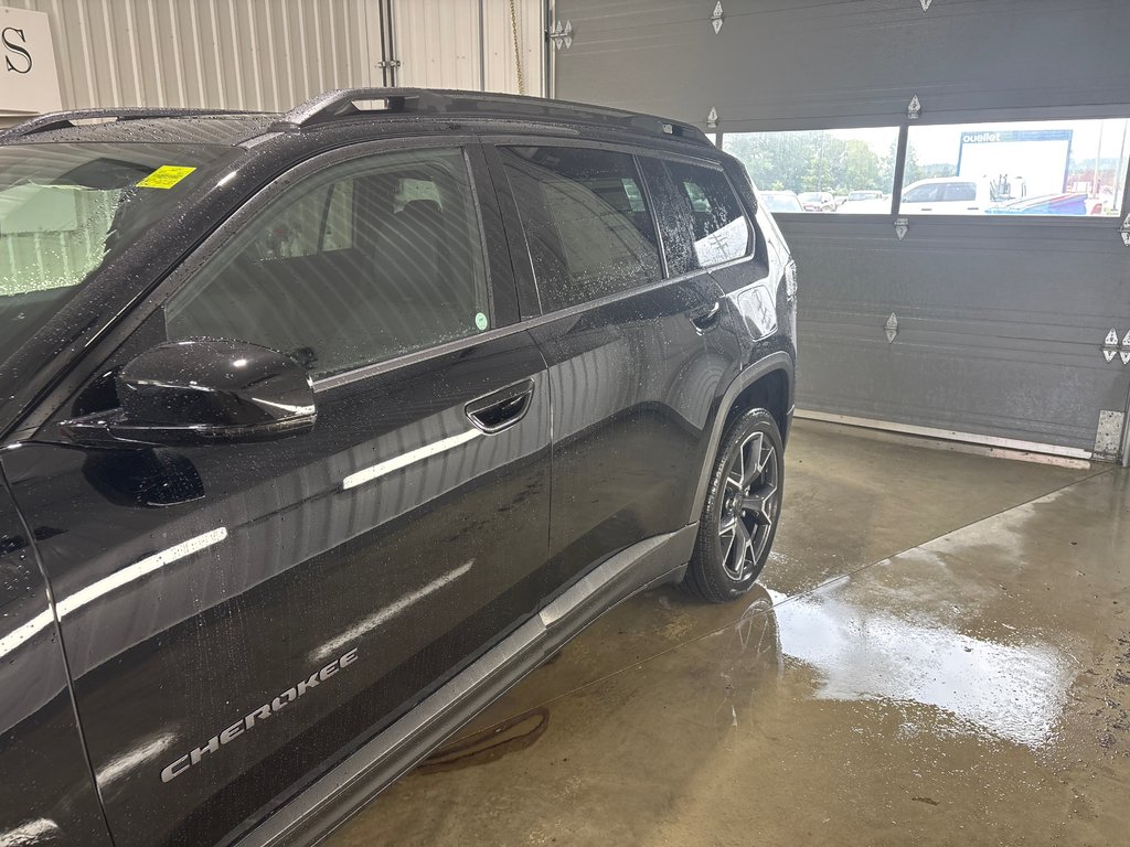 2026 Jeep Cherokee OVERLAND in Grand-Sault and Edmunston, New Brunswick - 7 - w1024h768px