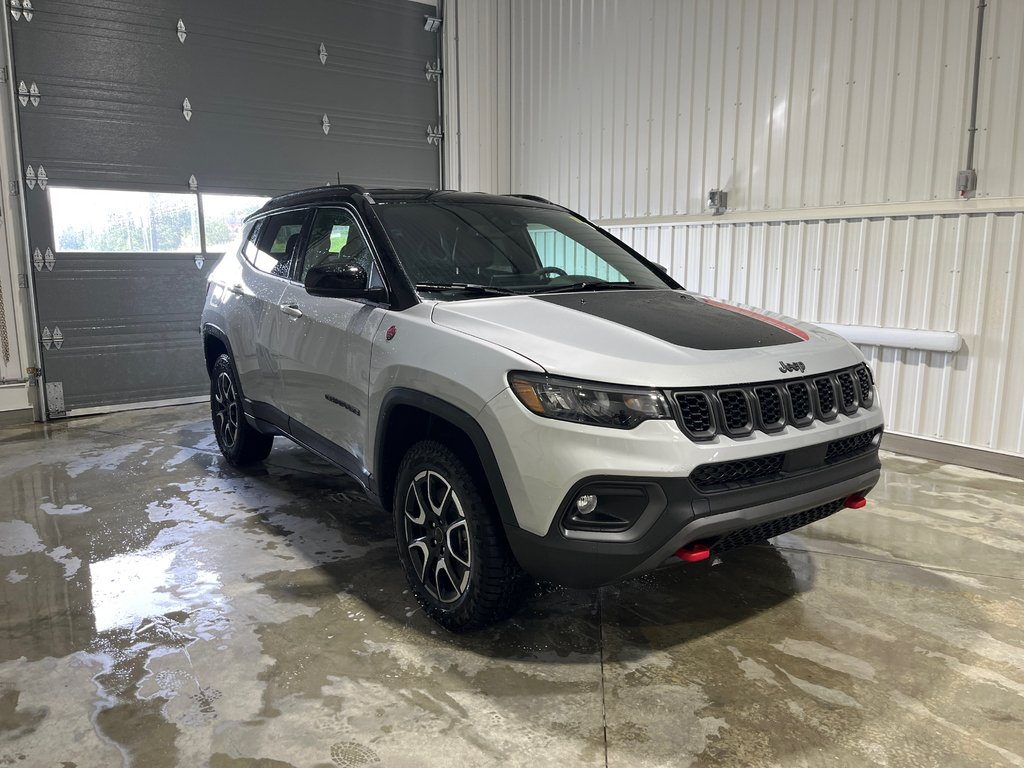 2025 Jeep Compass TRAILHAWK in Grand-Sault and Edmunston, New Brunswick - 3 - w1024h768px