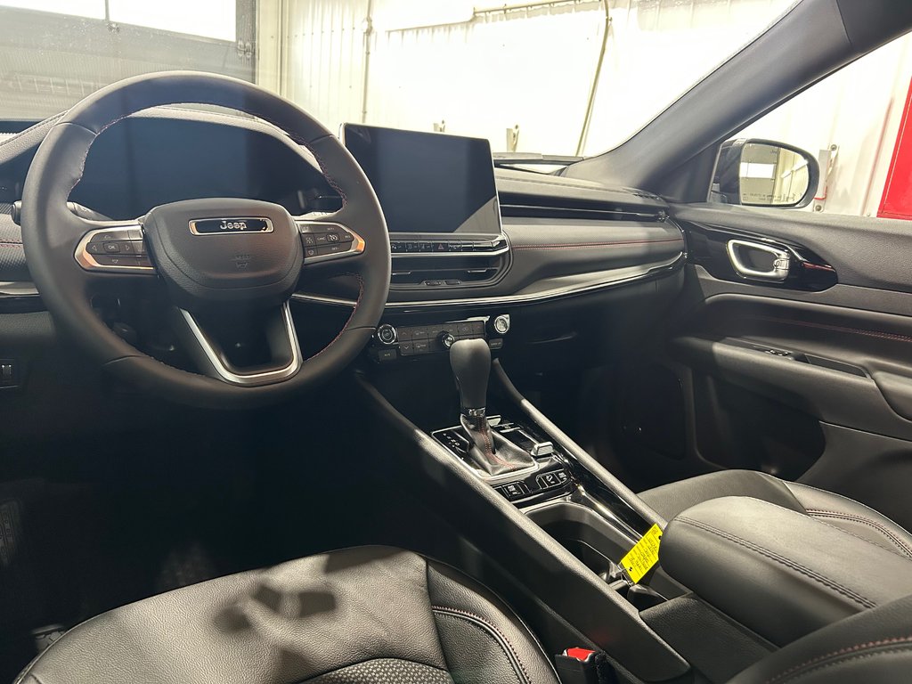 2026 Jeep Compass TRAILHAWK in Grand-Sault and Edmunston, New Brunswick - 8 - w1024h768px
