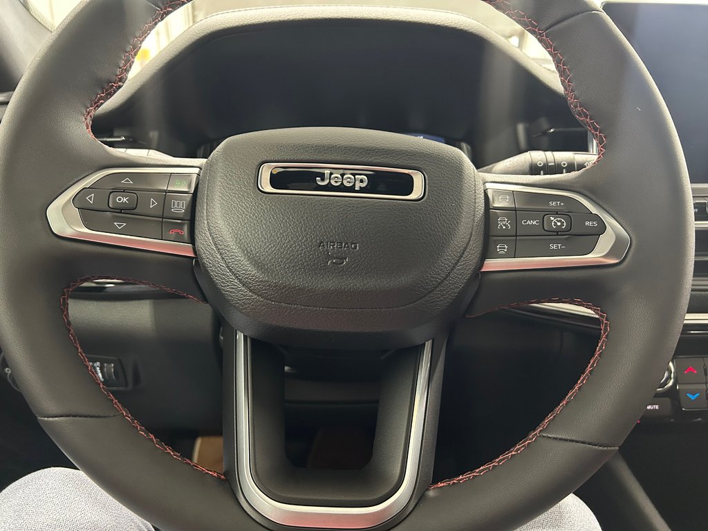 2026 Jeep Compass TRAILHAWK in Grand-Sault and Edmunston, New Brunswick - 11 - w1024h768px