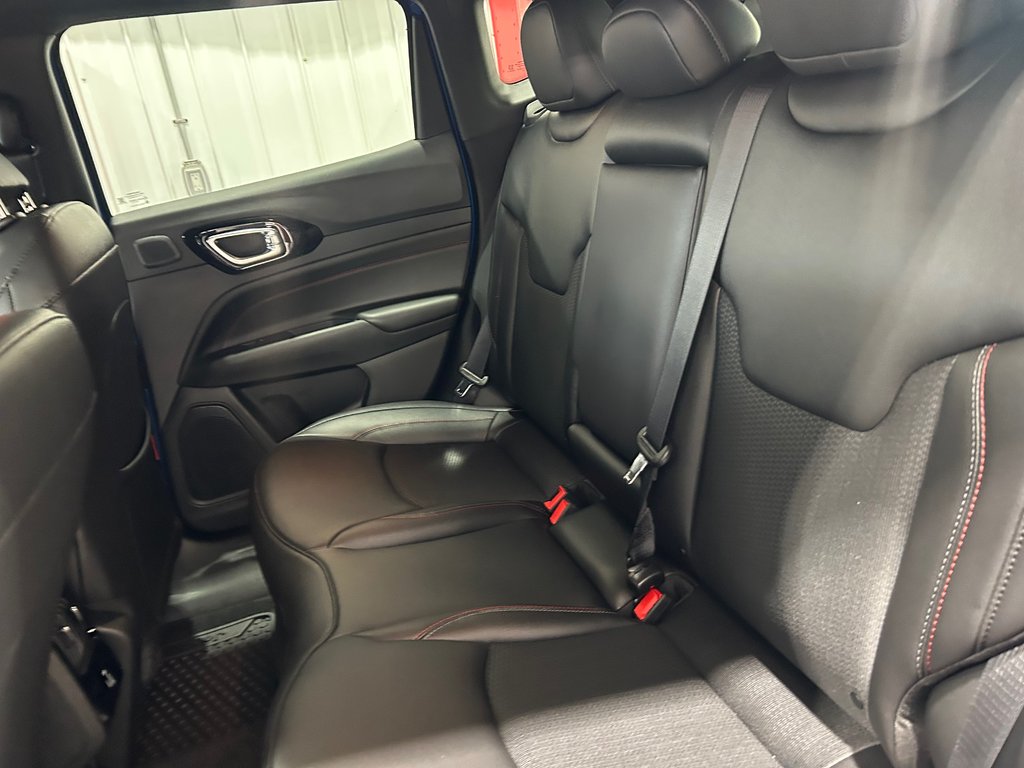 2026 Jeep Compass TRAILHAWK in Grand-Sault and Edmunston, New Brunswick - 9 - w1024h768px