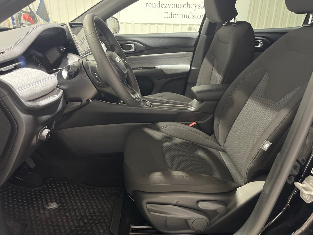 2026 Jeep Compass SPORT in Grand-Sault and Edmunston, New Brunswick - 11 - w1024h768px