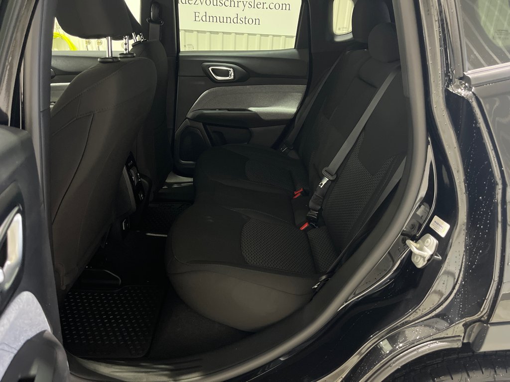 2026 Jeep Compass SPORT in Grand-Sault and Edmunston, New Brunswick - 9 - w1024h768px