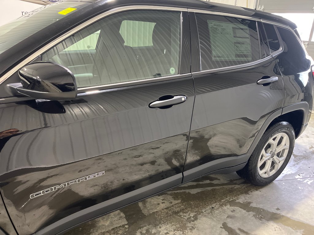 2026 Jeep Compass SPORT in Grand-Sault and Edmunston, New Brunswick - 7 - w1024h768px
