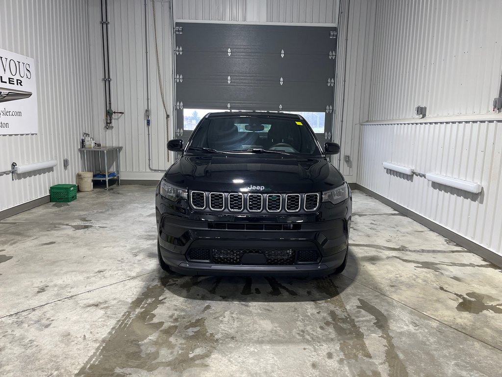 2026 Jeep Compass SPORT in Grand-Sault and Edmunston, New Brunswick - 2 - w1024h768px