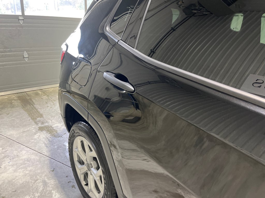 2026 Jeep Compass SPORT in Grand-Sault and Edmunston, New Brunswick - 4 - w1024h768px