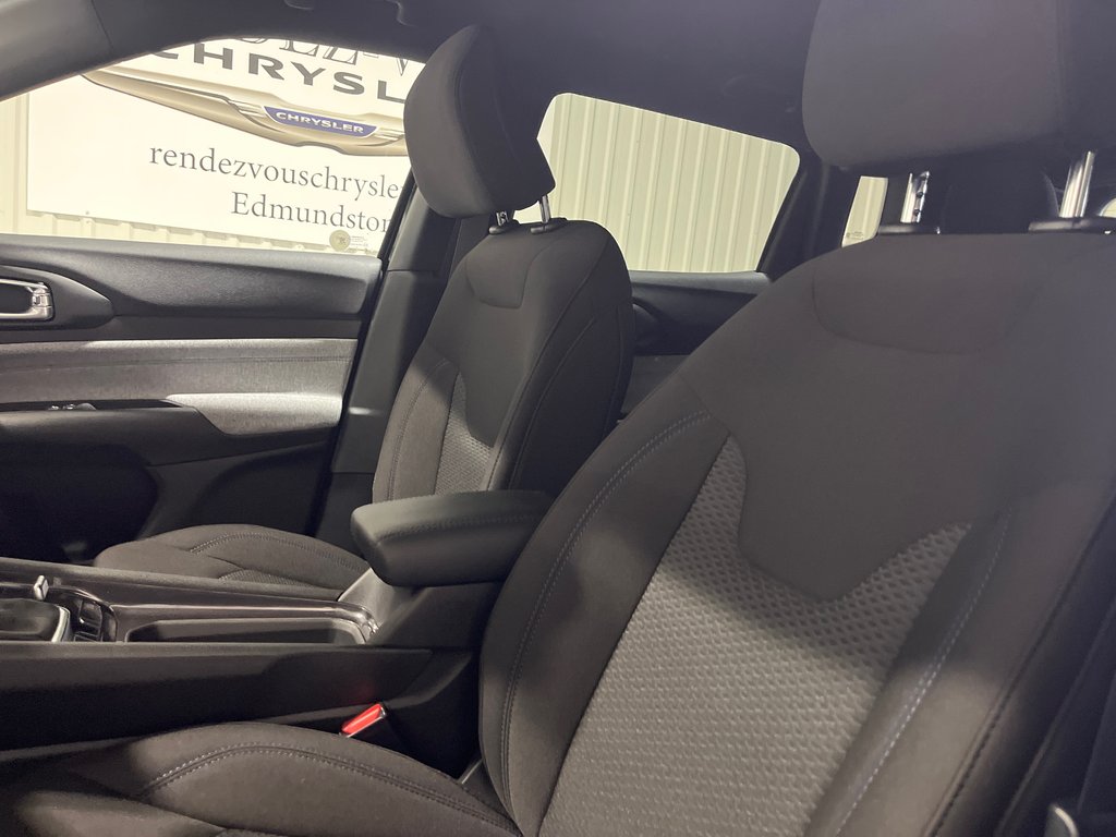 2026 Jeep Compass SPORT in Grand-Sault and Edmunston, New Brunswick - 12 - w1024h768px