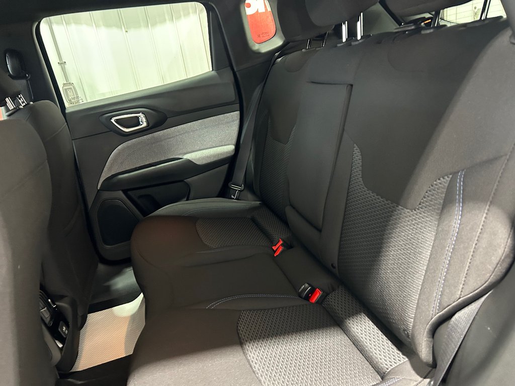 2026 Jeep Compass SPORT in Grand-Sault and Edmunston, New Brunswick - 9 - w1024h768px