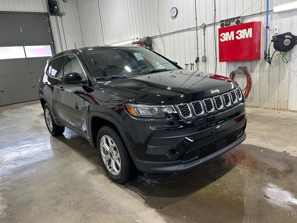 2026 Jeep Compass SPORT in Grand-Sault and Edmunston, New Brunswick - 3 - w1024h768px